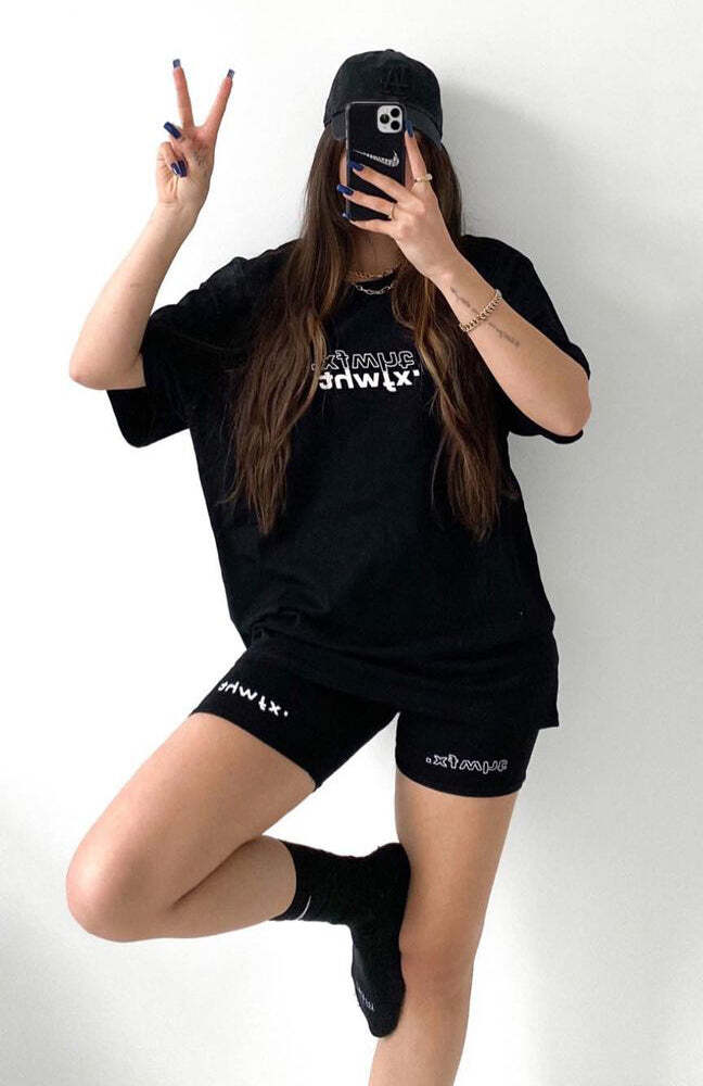 Catching Feelings Tee Black - WHITE FOX