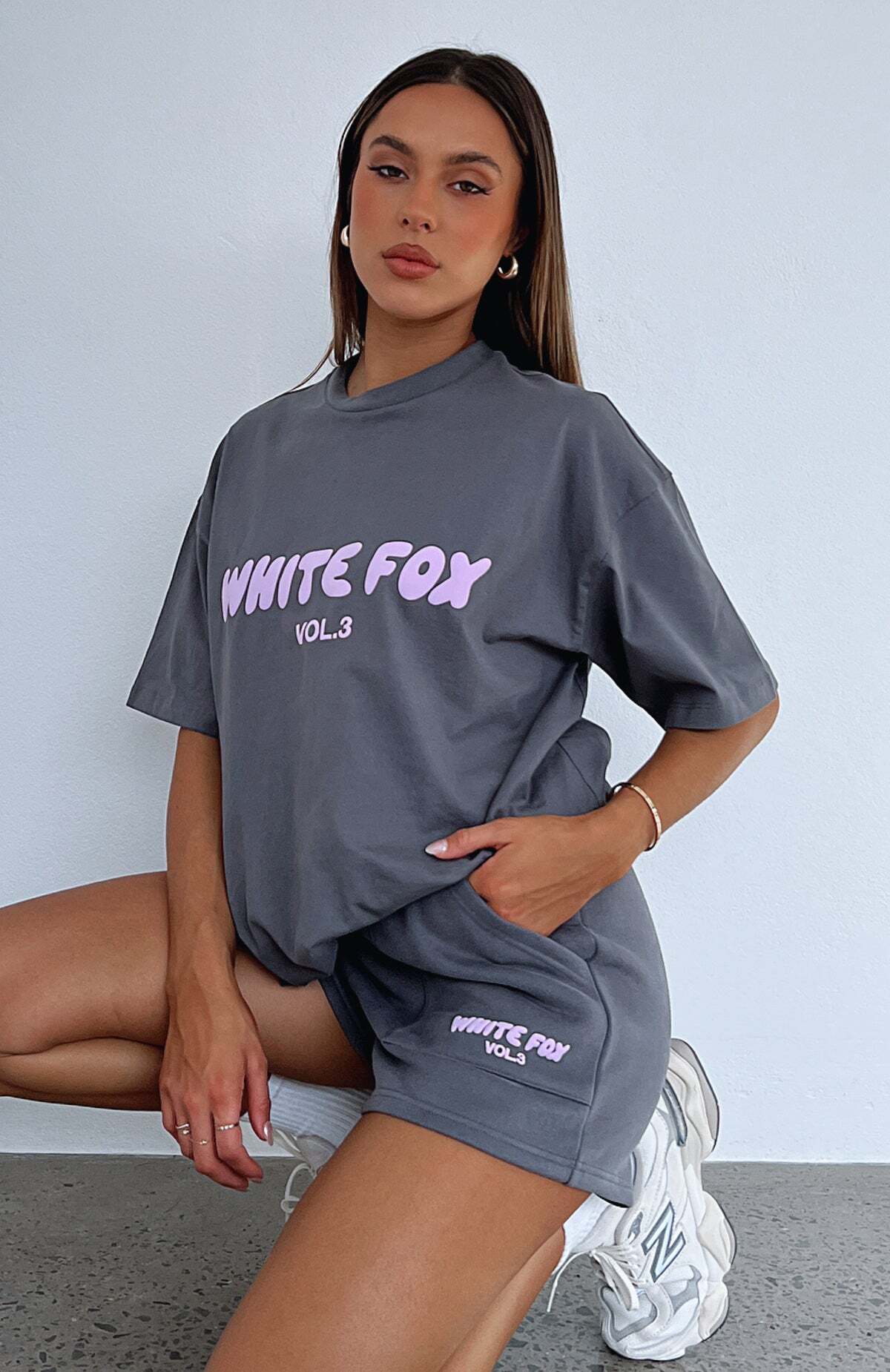Offstage Oversized Tee Volcanic - WHITE FOX