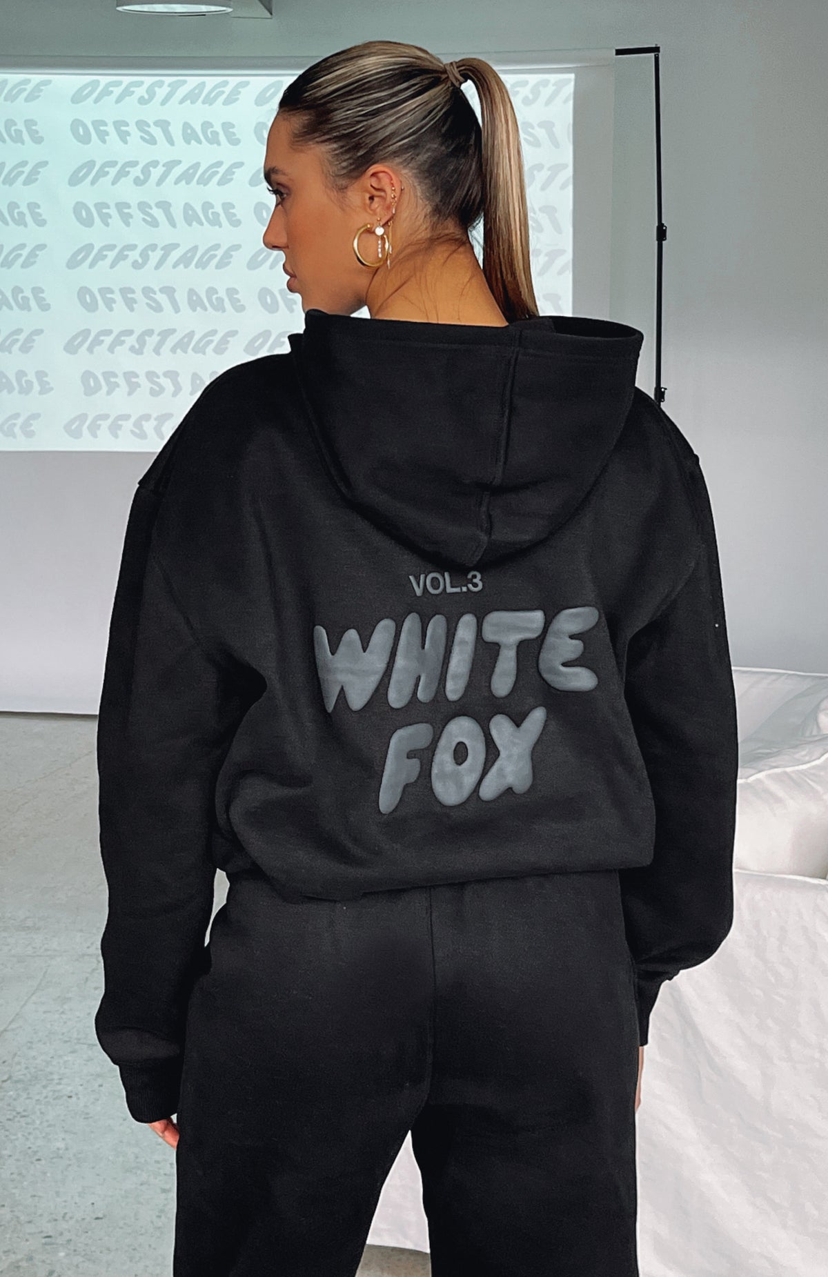 Offstage Hoodie Onyx - WHITE FOX