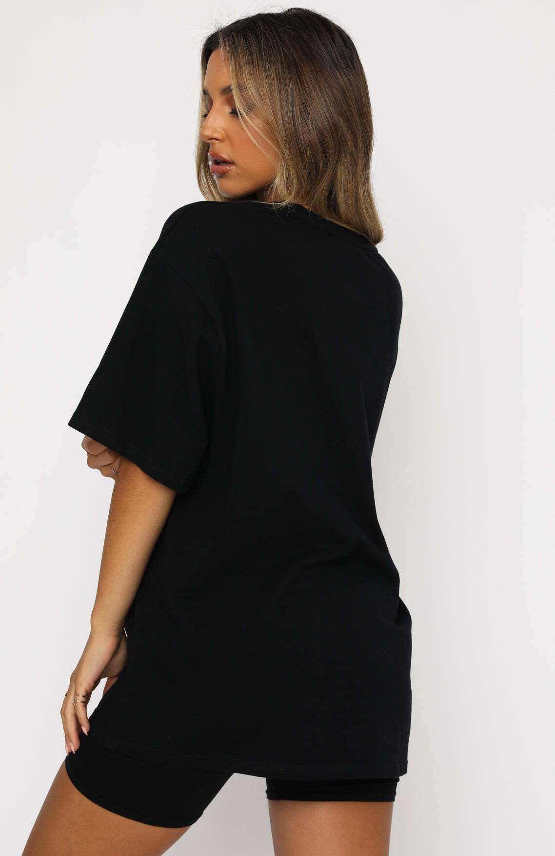 Catching Feelings Tee Black - WHITE FOX