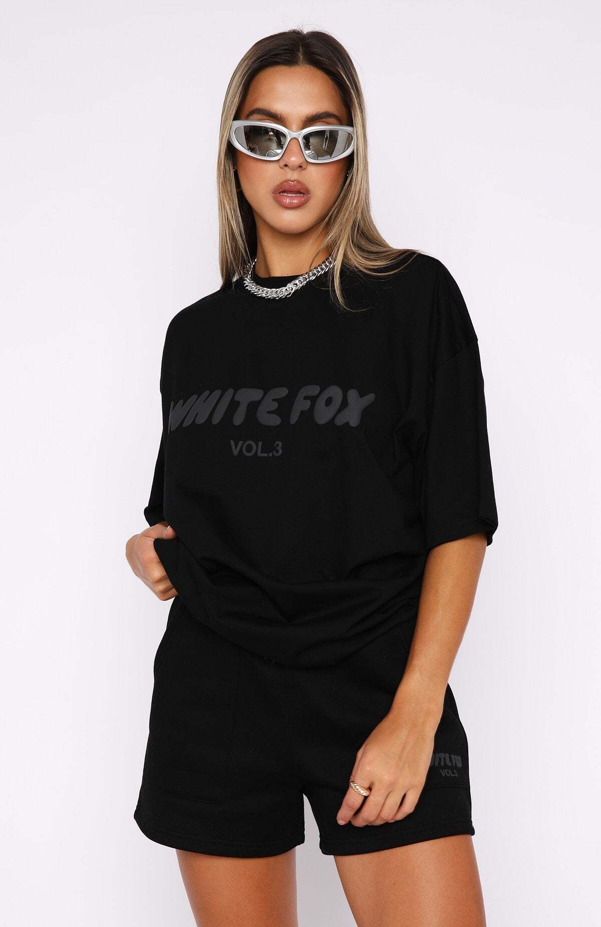Offstage Oversized Tee Onyx - WHITE FOX